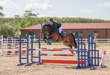 Stephanie Gunn Wins the Nupafeed Supplements Senior Discovery Second Round at Willowbanks Equestrian Centre